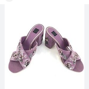 White‎ house black market zuri sandals